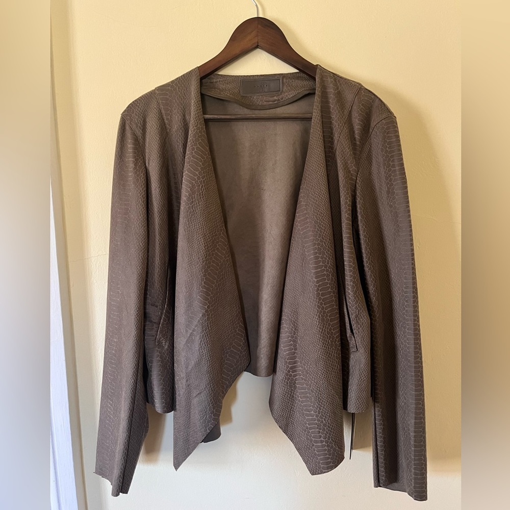 Blanc NYC faux leather,  animal skin embossed jacket. NWT Grey/Camo green color